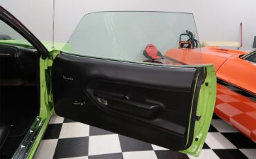 Plymouth-Cuda-1970-Lime-Light-Black-63