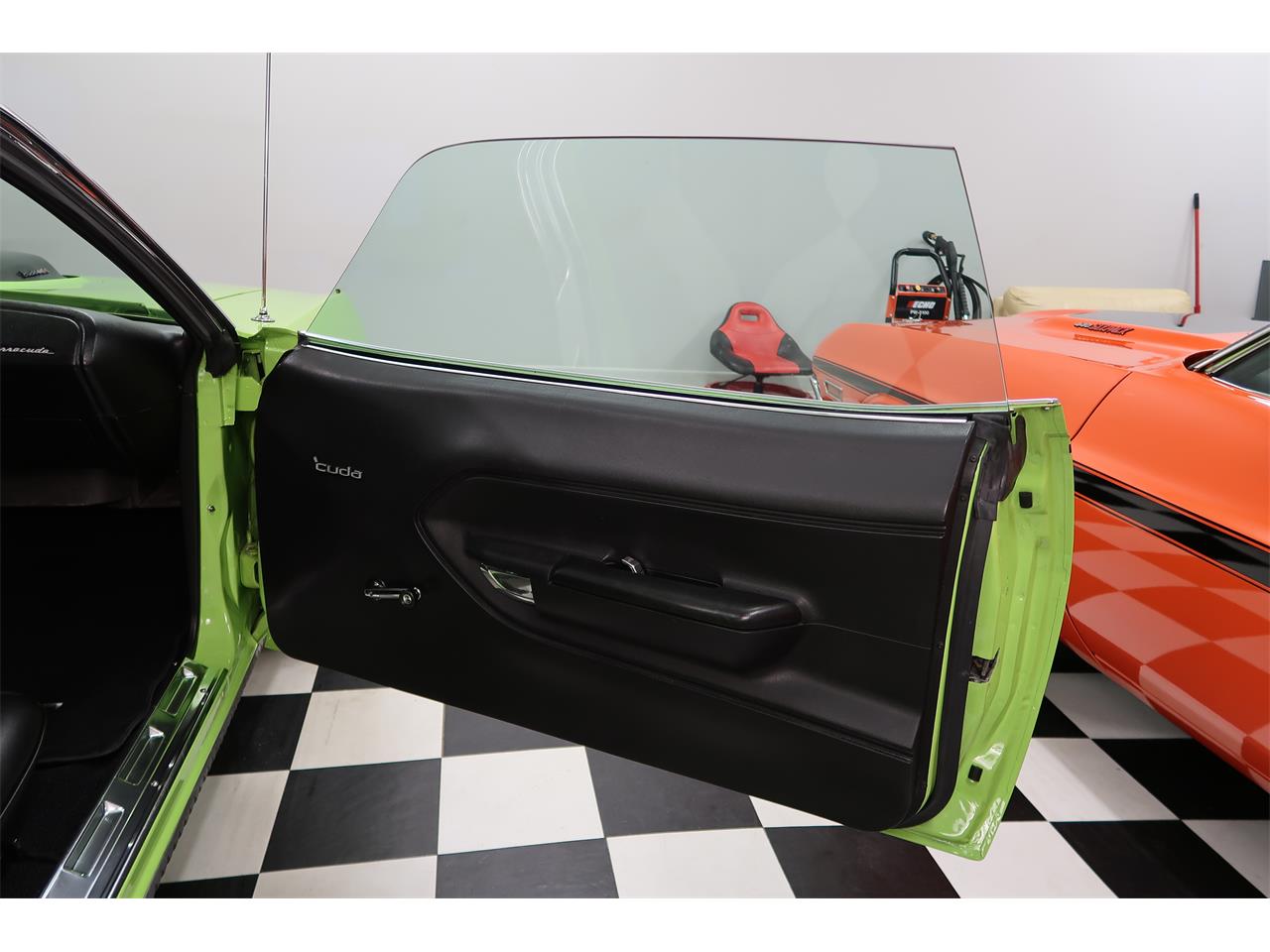 Plymouth-Cuda-1970-Lime-Light-Black-63