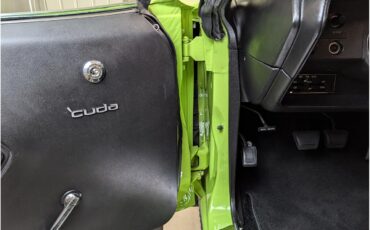 Plymouth-Cuda-1970-Lime-Light-Black-88