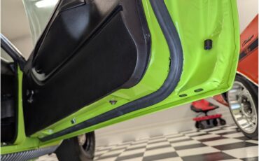 Plymouth-Cuda-1970-Lime-Light-Black-90