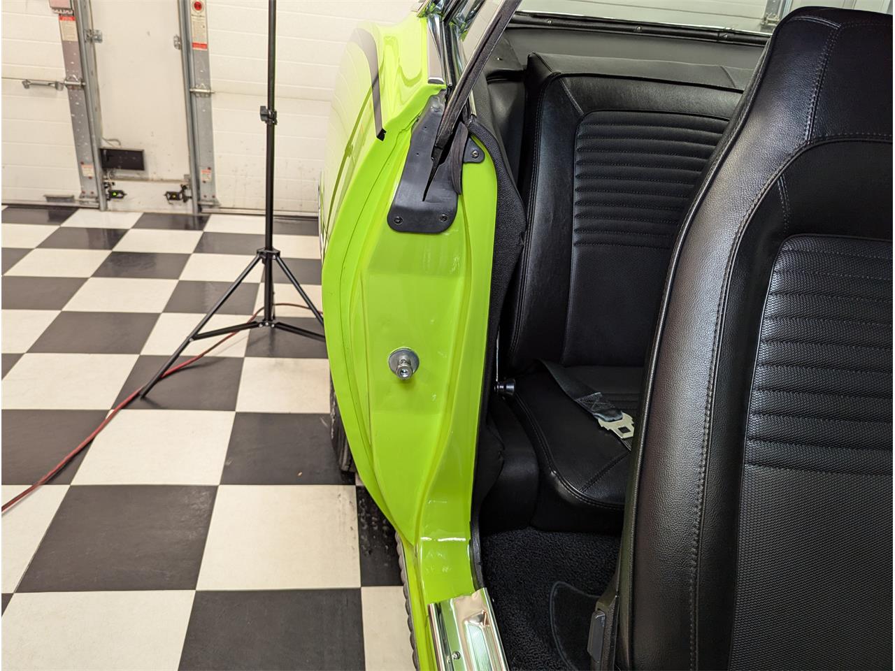 Plymouth-Cuda-1970-Lime-Light-Black-91