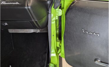 Plymouth-Cuda-1970-Lime-Light-Black-93