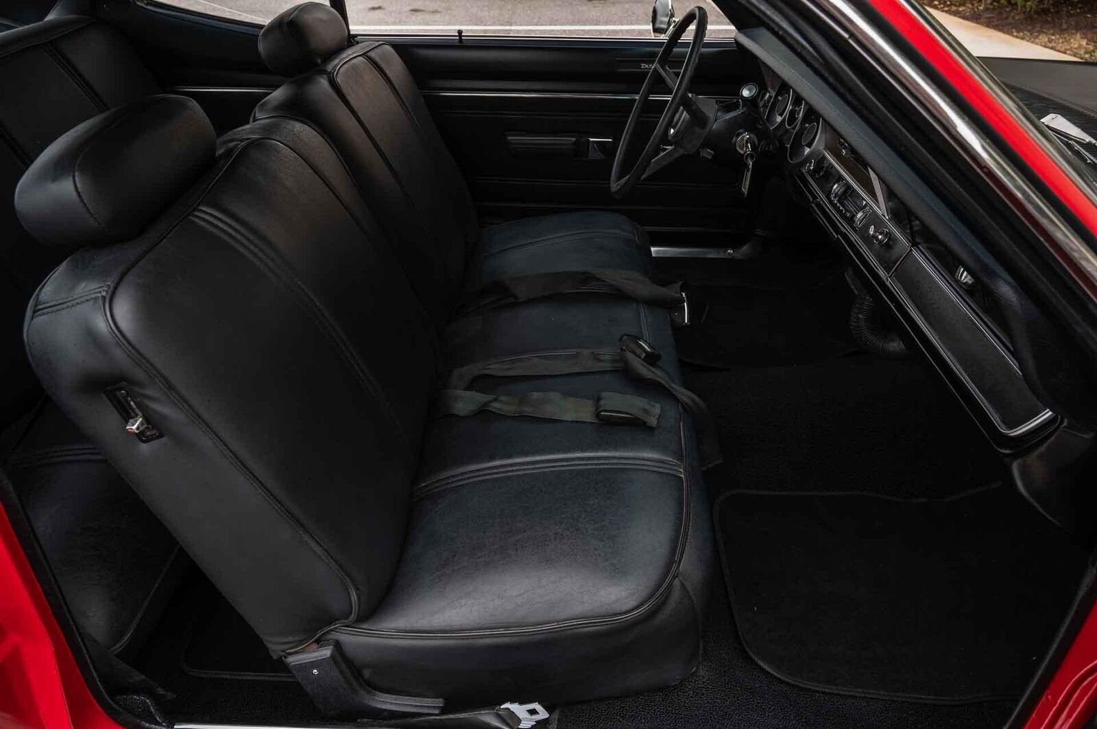 Plymouth-Duster-1970-2-Door-12