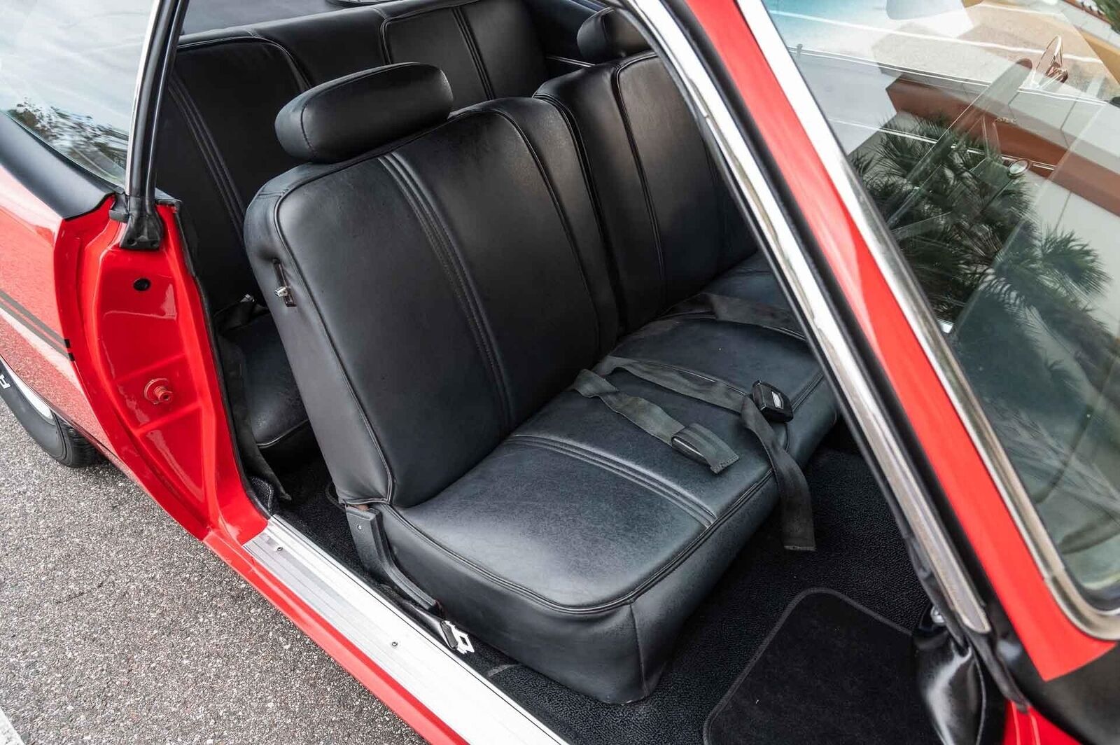 Plymouth-Duster-1970-2-Door-13