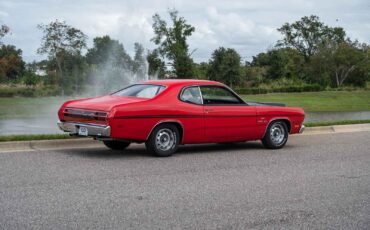 Plymouth-Duster-1970-2-Door-32