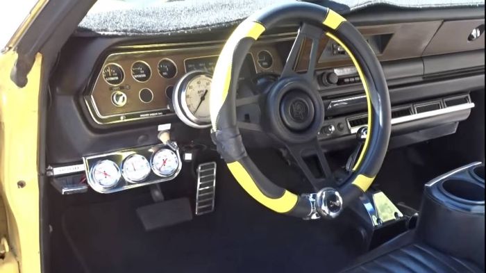 Plymouth-Duster-1975-Yellow