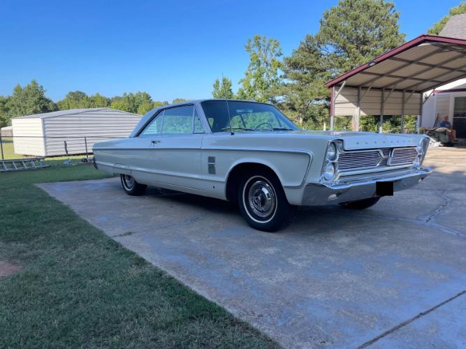 Plymouth-Fury-1966-White-2