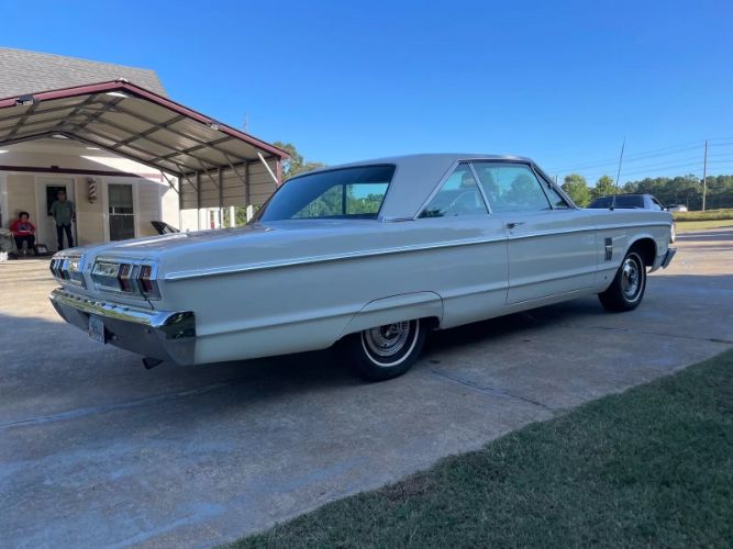 Plymouth-Fury-1966-White-3