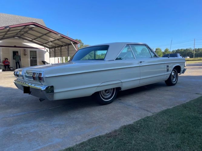 Plymouth-Fury-1966-White-4