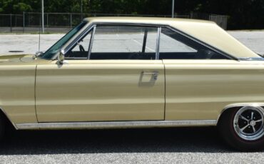 Plymouth-GTX-1967-Coupe-2