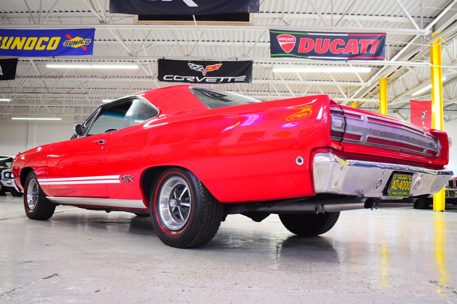 Plymouth-GTX-1968-18