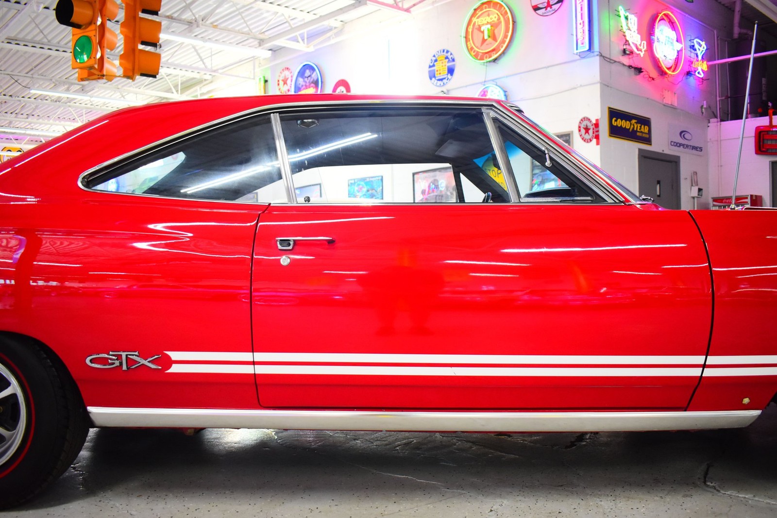 Plymouth-GTX-1968-8