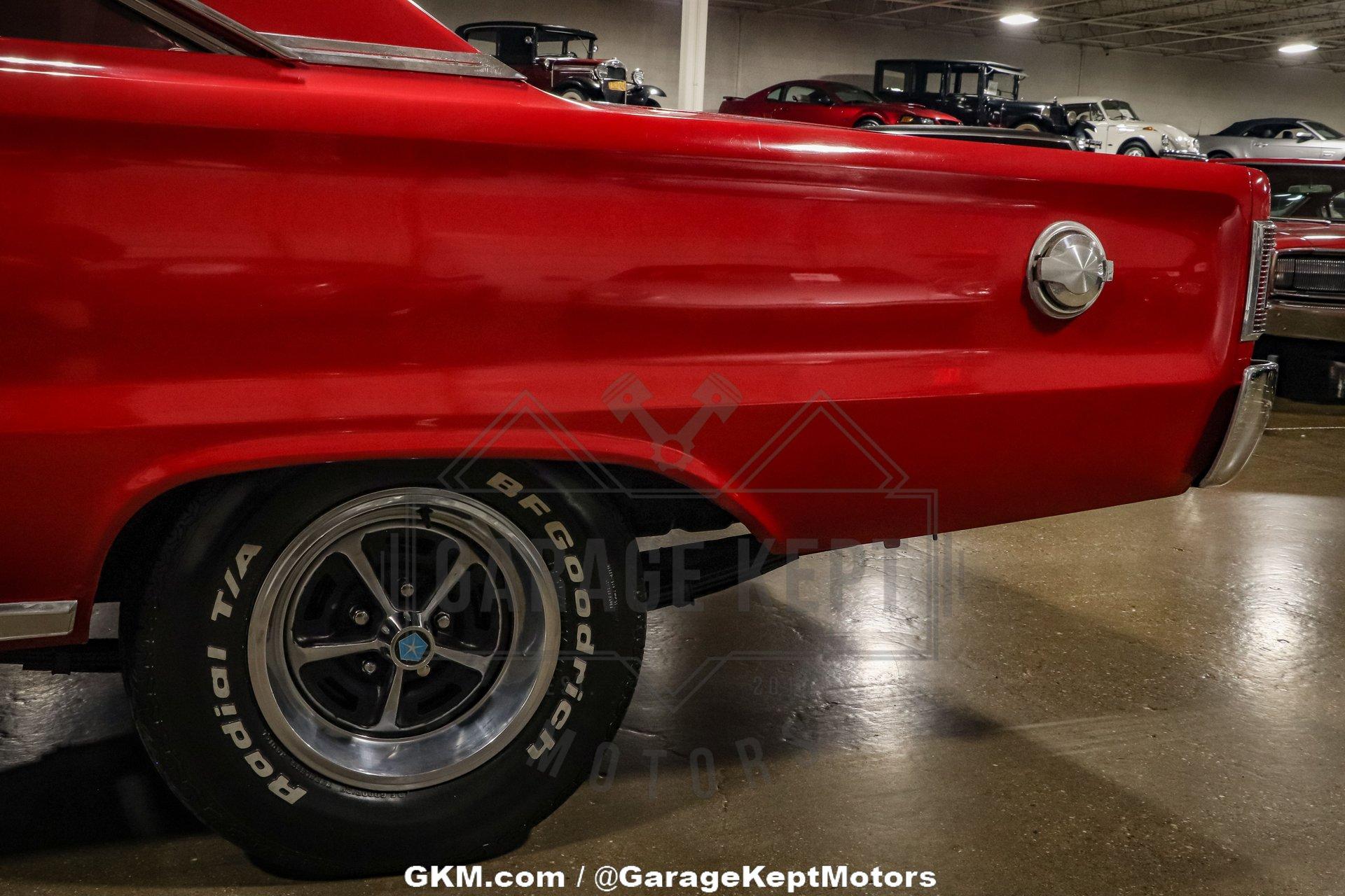 Plymouth-Gtx-1967-Bright-Red-Red-4