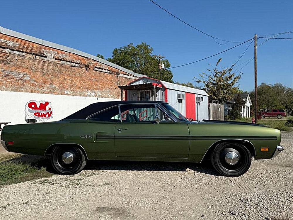 Plymouth-Gtx-1970-green-2