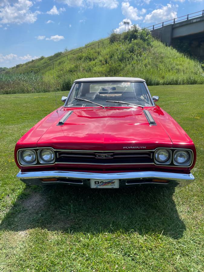 Plymouth-Gtx-440-convertible-1969-red-1