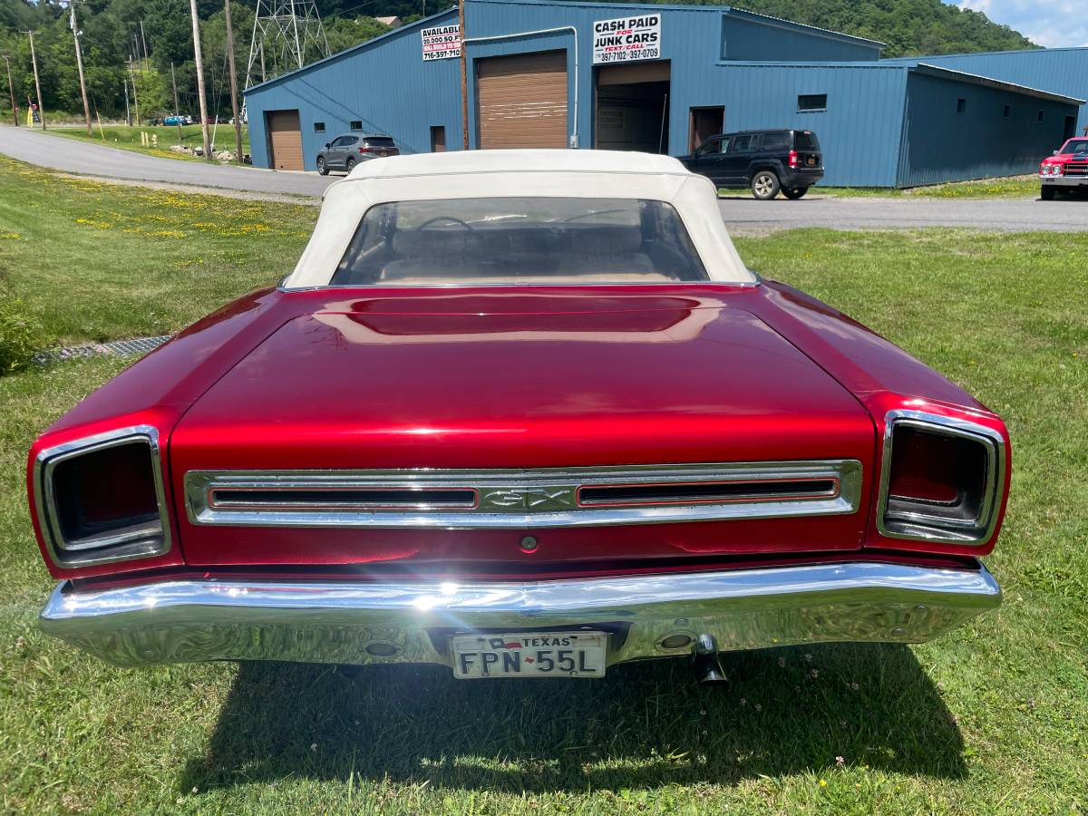 Plymouth-Gtx-440-convertible-1969-red-4