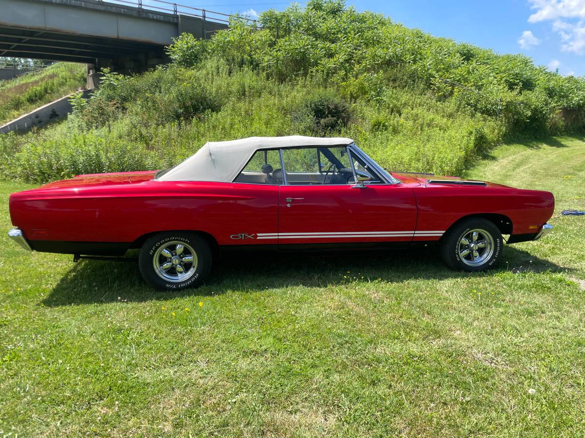 Plymouth-Gtx-440-convertible-1969-red-6
