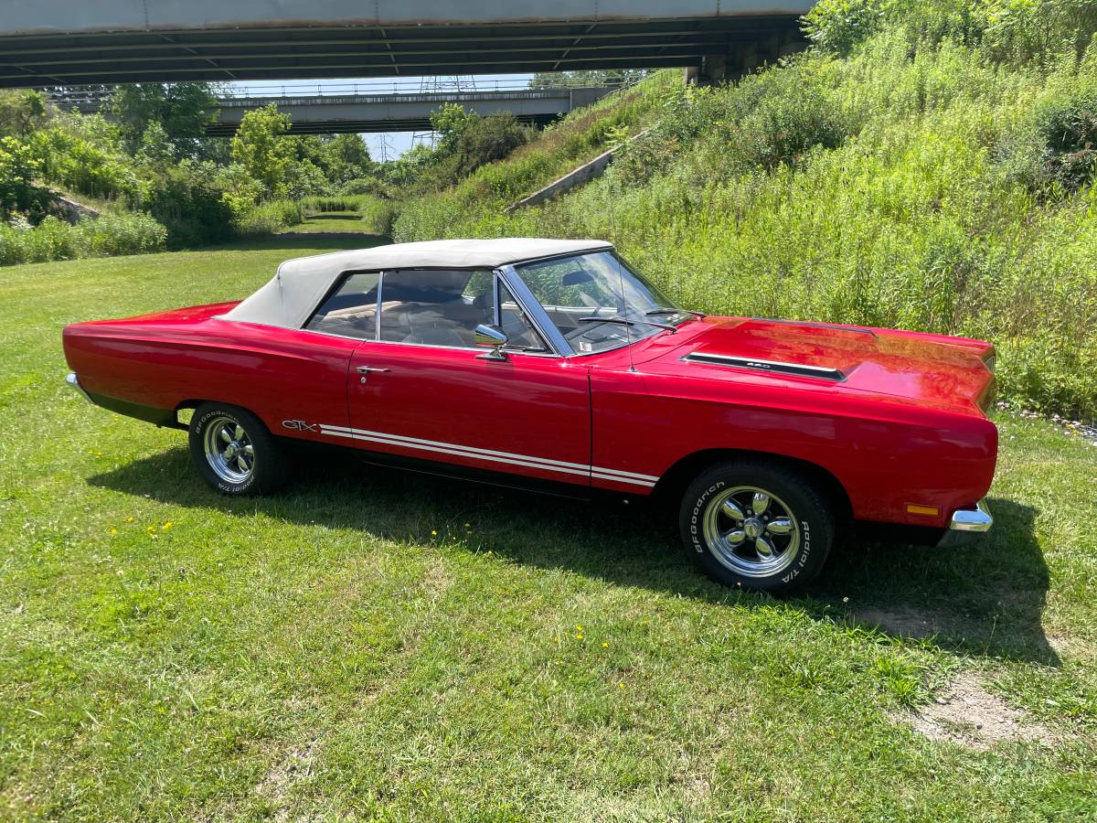Plymouth-Gtx-440-convertible-1969-red-7