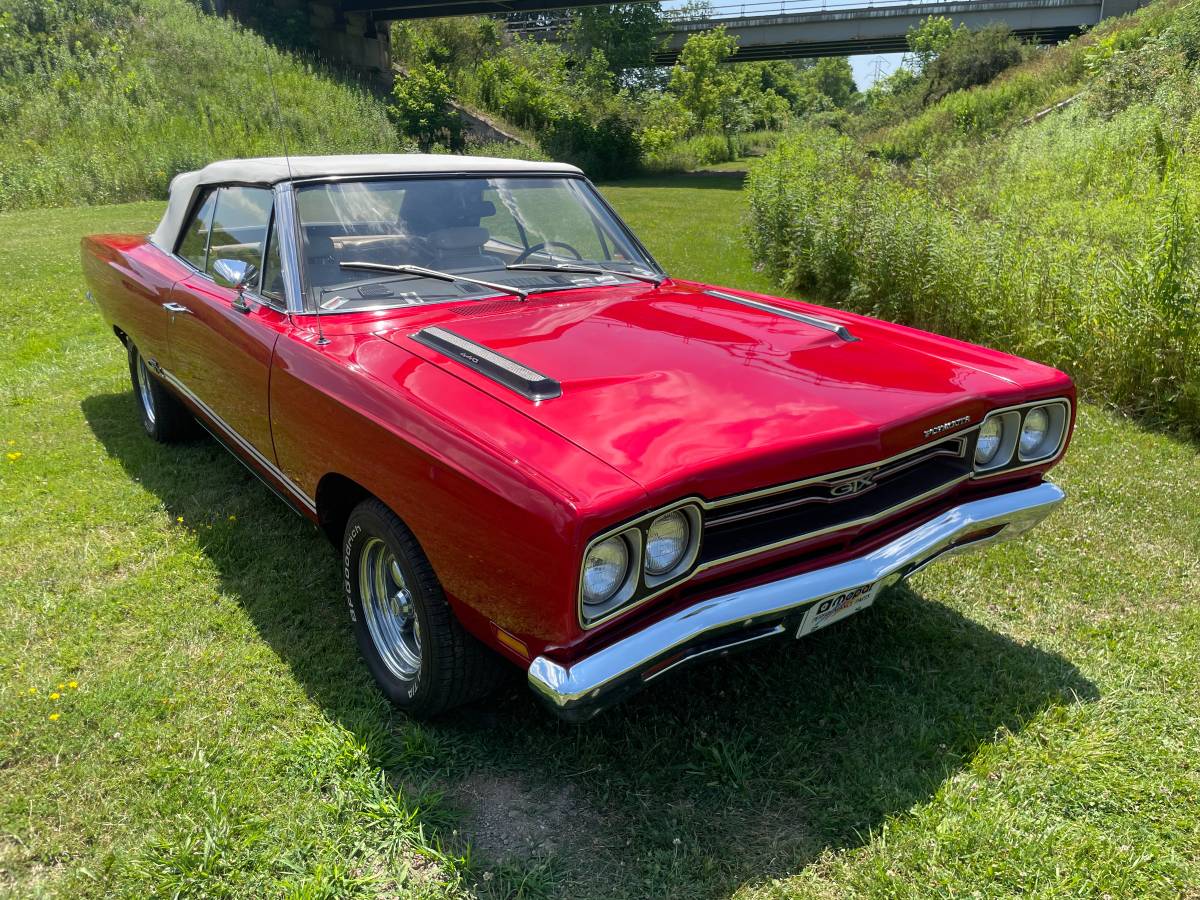 Plymouth-Gtx-440-convertible-1969-red-8
