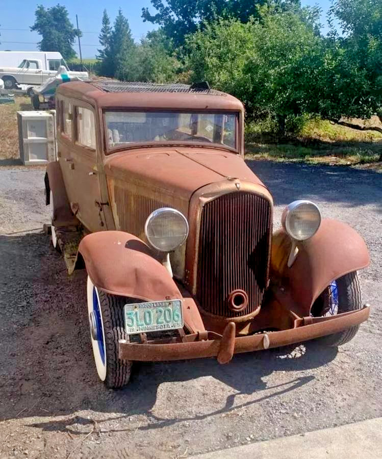 Plymouth-Model-PB-1932-Sedan-1