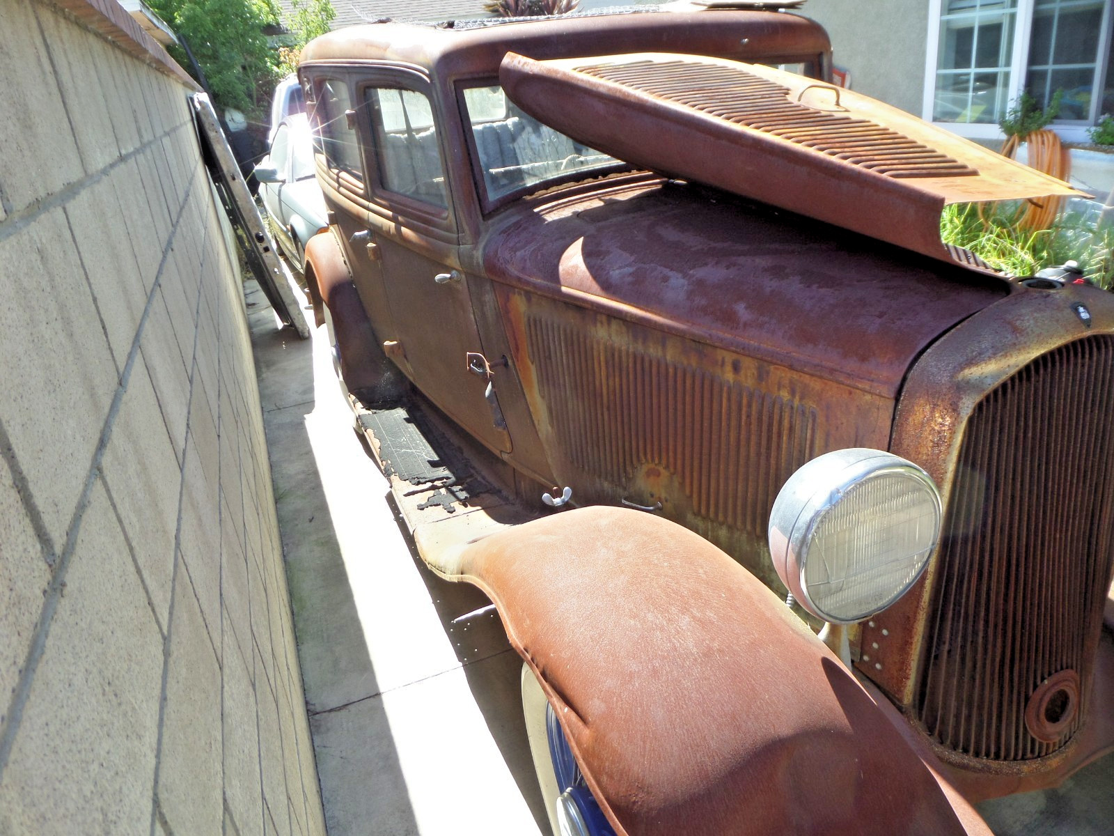 Plymouth-Model-PB-1932-Sedan-19