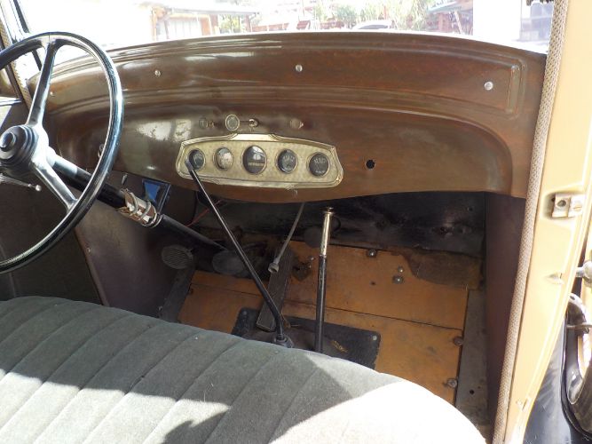 Plymouth-Other-1932-Tan-Beige-12
