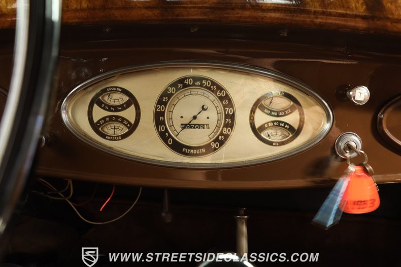 Plymouth-Other-1933-Buttercream-Yellow-Gold-Brown-40
