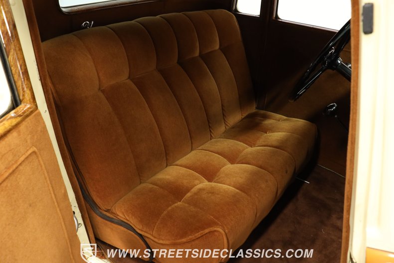 Plymouth-Other-1933-Buttercream-Yellow-Gold-Brown-45