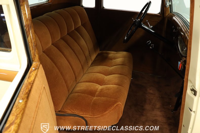 Plymouth-Other-1933-Buttercream-Yellow-Gold-Brown-46