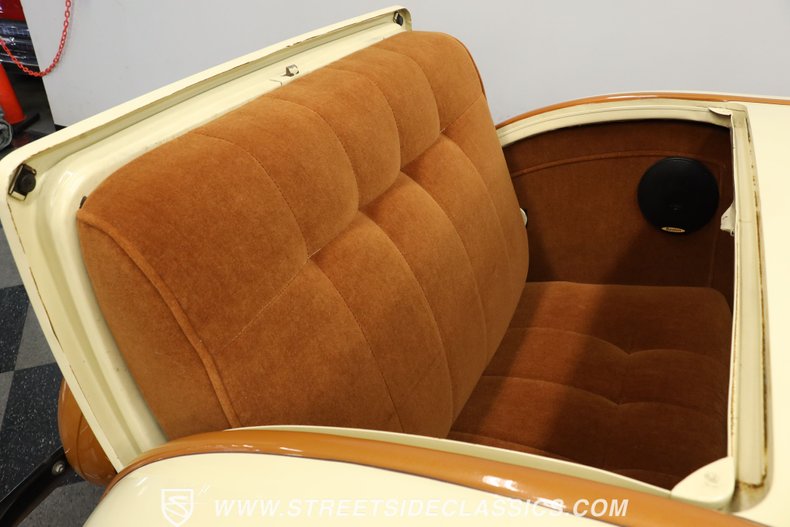 Plymouth-Other-1933-Buttercream-Yellow-Gold-Brown-5
