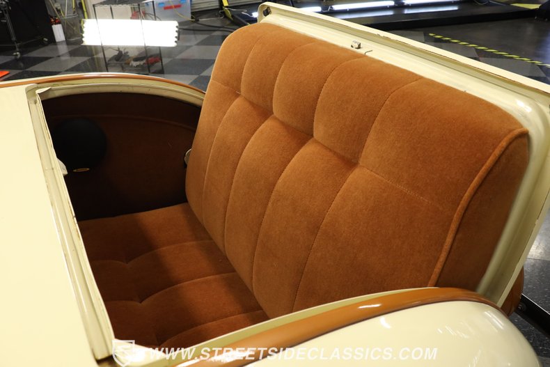 Plymouth-Other-1933-Buttercream-Yellow-Gold-Brown-6