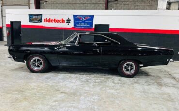 Plymouth-Road-Runner-1968-Coupe-1