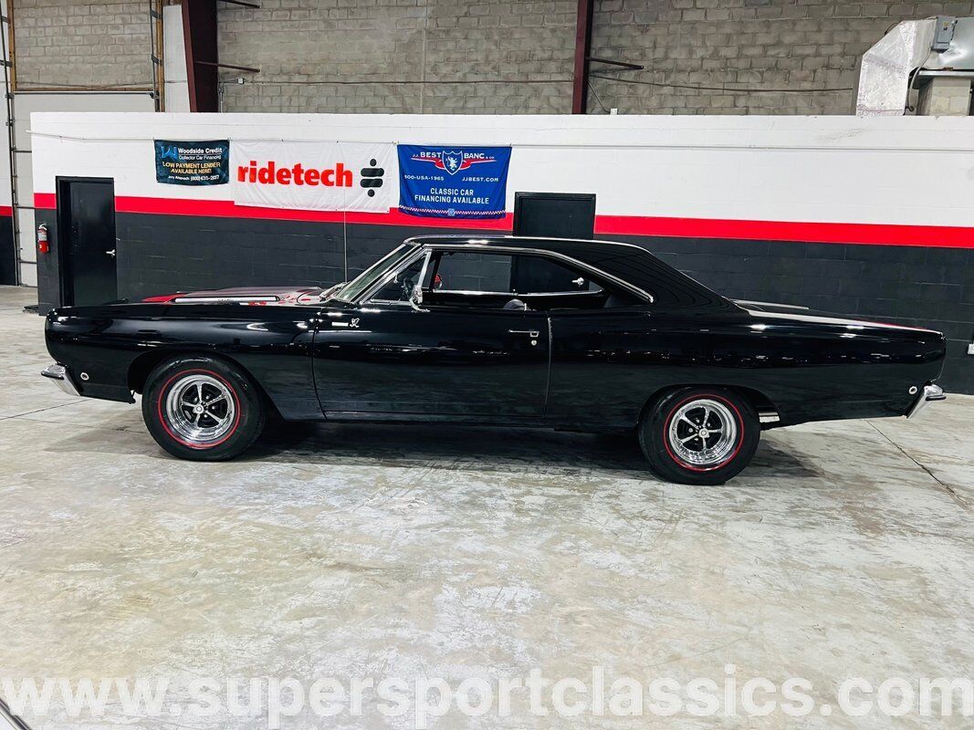 Plymouth-Road-Runner-1968-Coupe-1