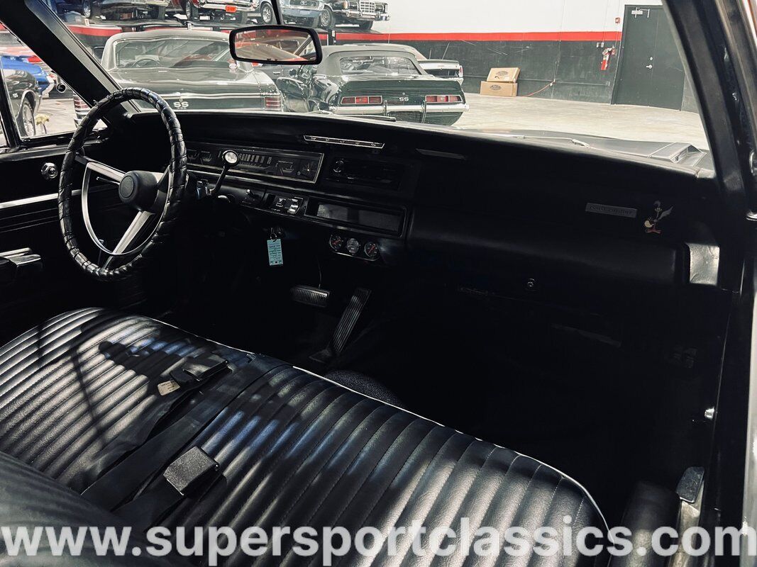 Plymouth-Road-Runner-1968-Coupe-19