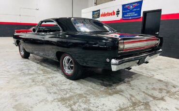 Plymouth-Road-Runner-1968-Coupe-2