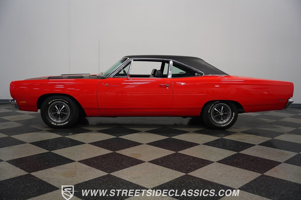 Plymouth-Road-Runner-1969-Hardtop-2
