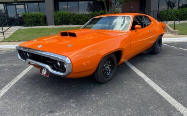 Plymouth-Road-Runner-1972-Coupe-2