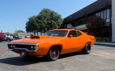 Plymouth-Road-Runner-1972-Coupe