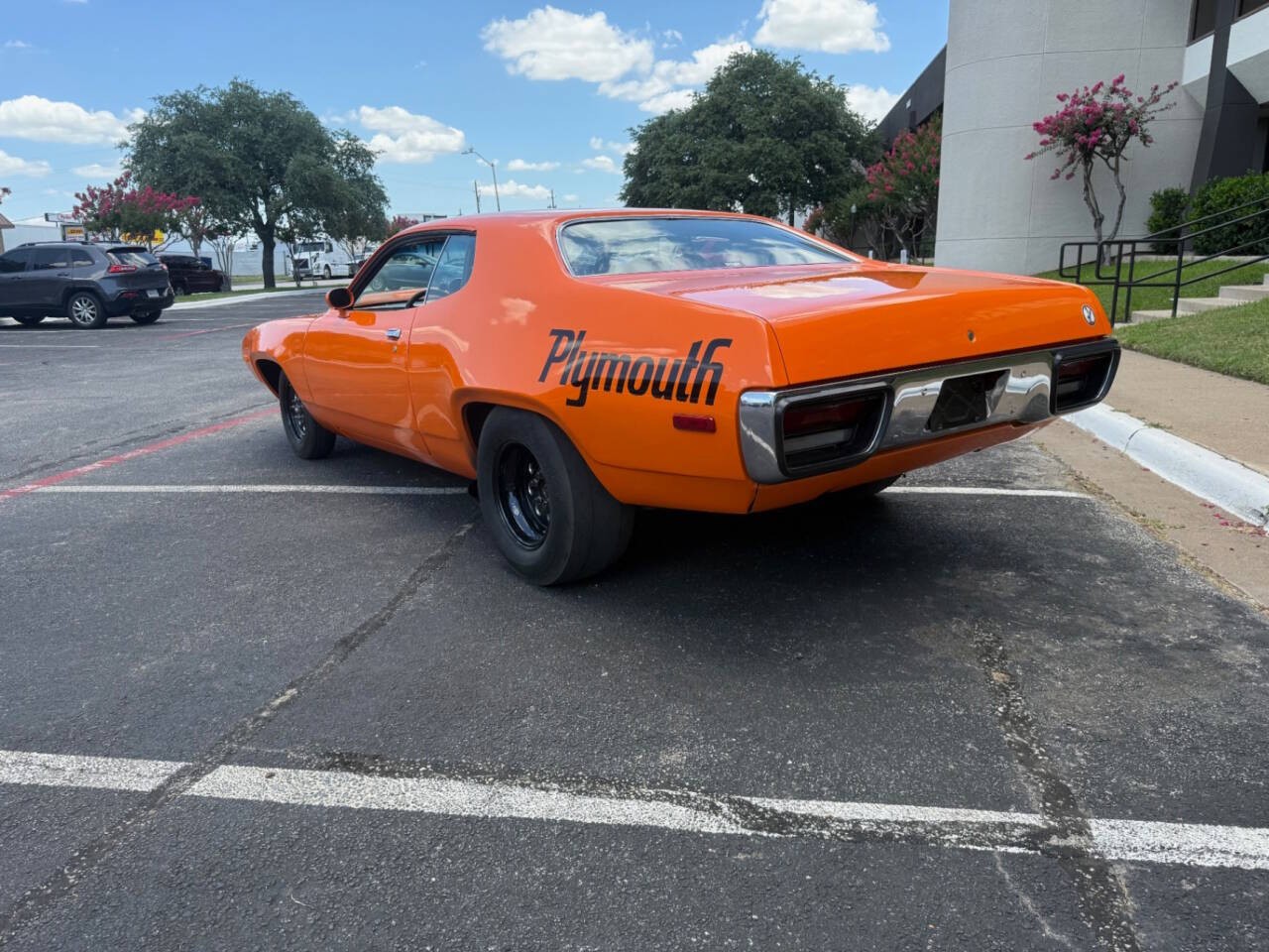 Plymouth-Road-Runner-1972-Coupe-4