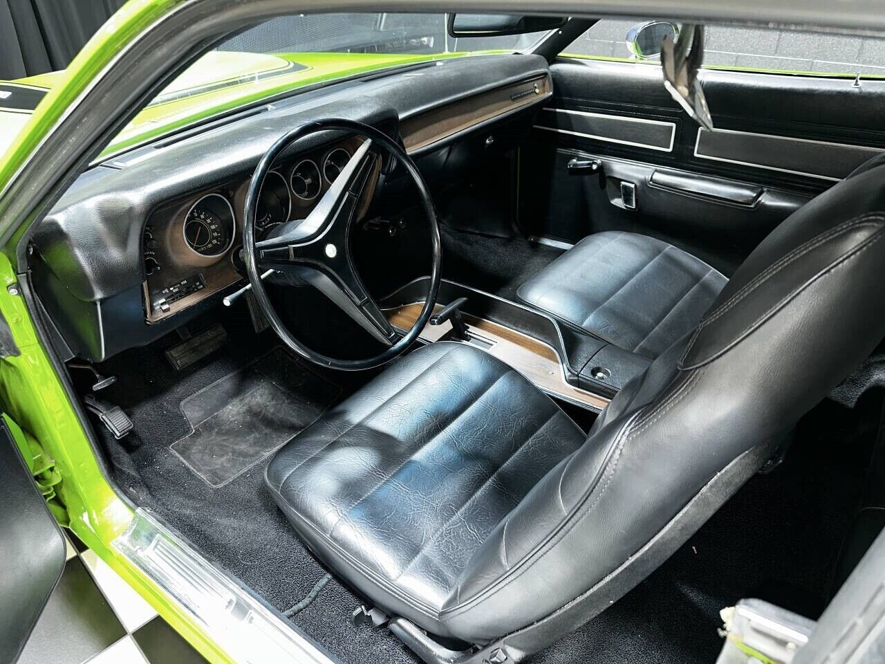 Plymouth-Road-Runner-1973-Coupe-1