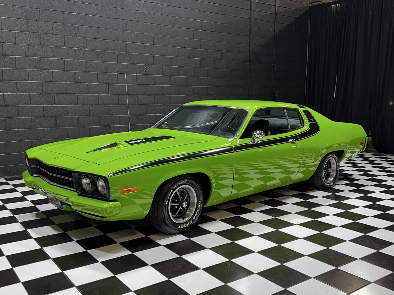 Plymouth-Road-Runner-1973-Coupe-3