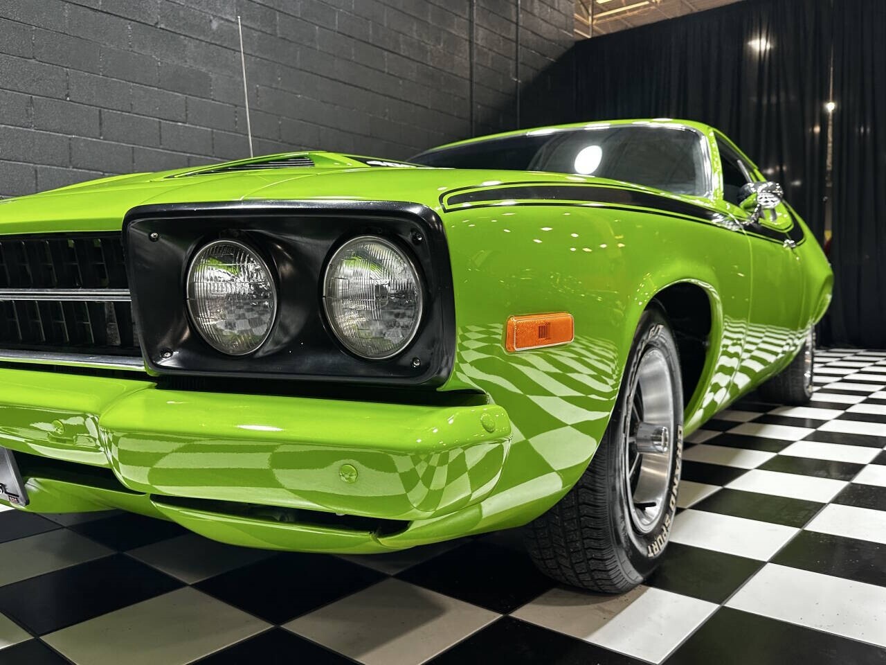 Plymouth-Road-Runner-1973-Coupe-30