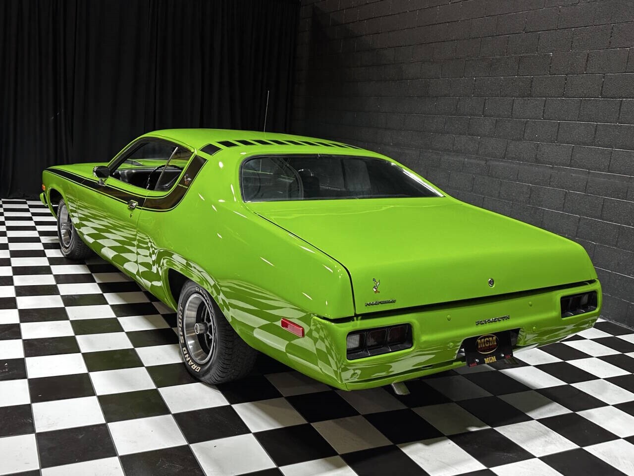 Plymouth-Road-Runner-1973-Coupe-32