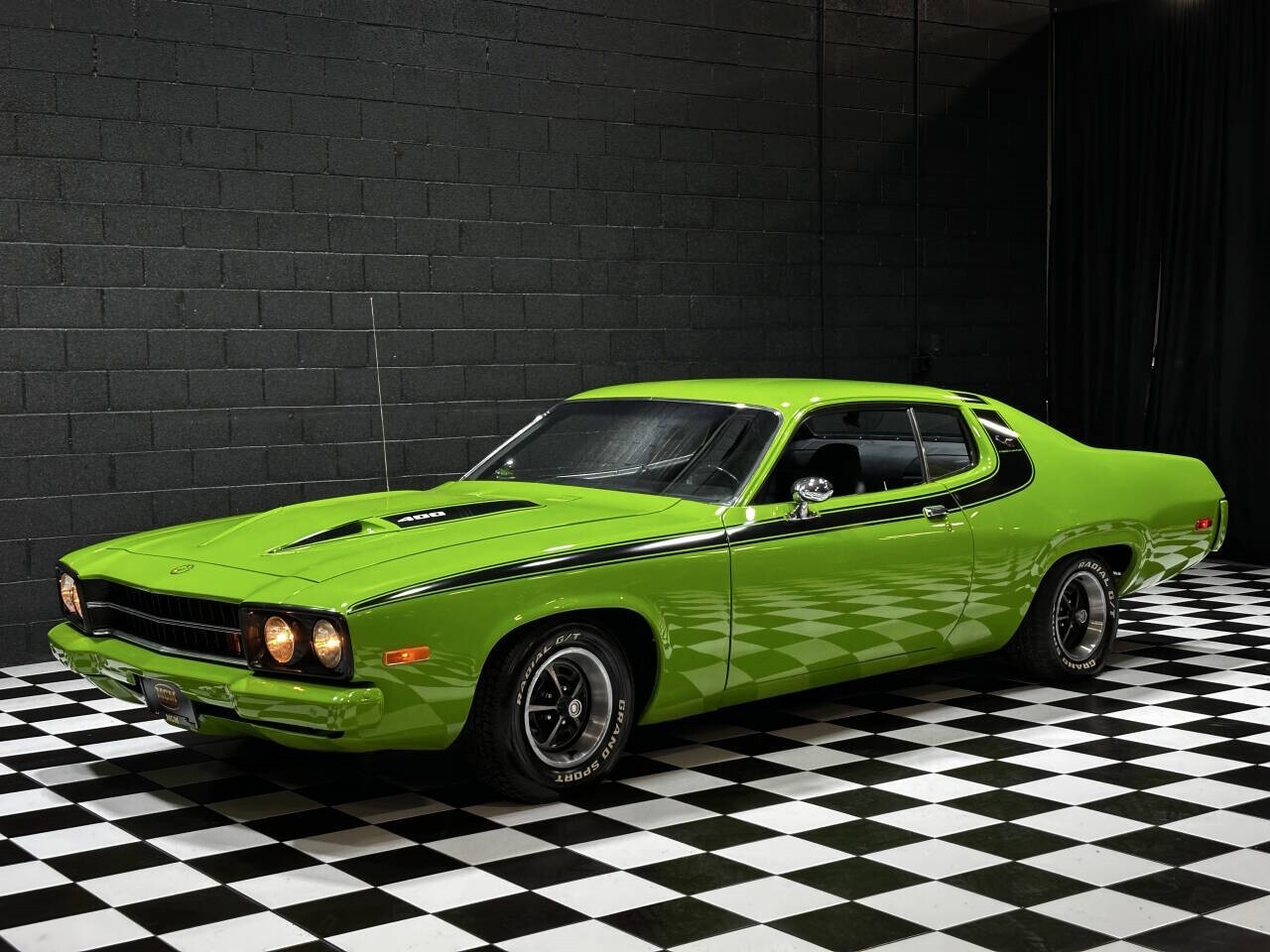 Plymouth-Road-Runner-1973-Coupe-35