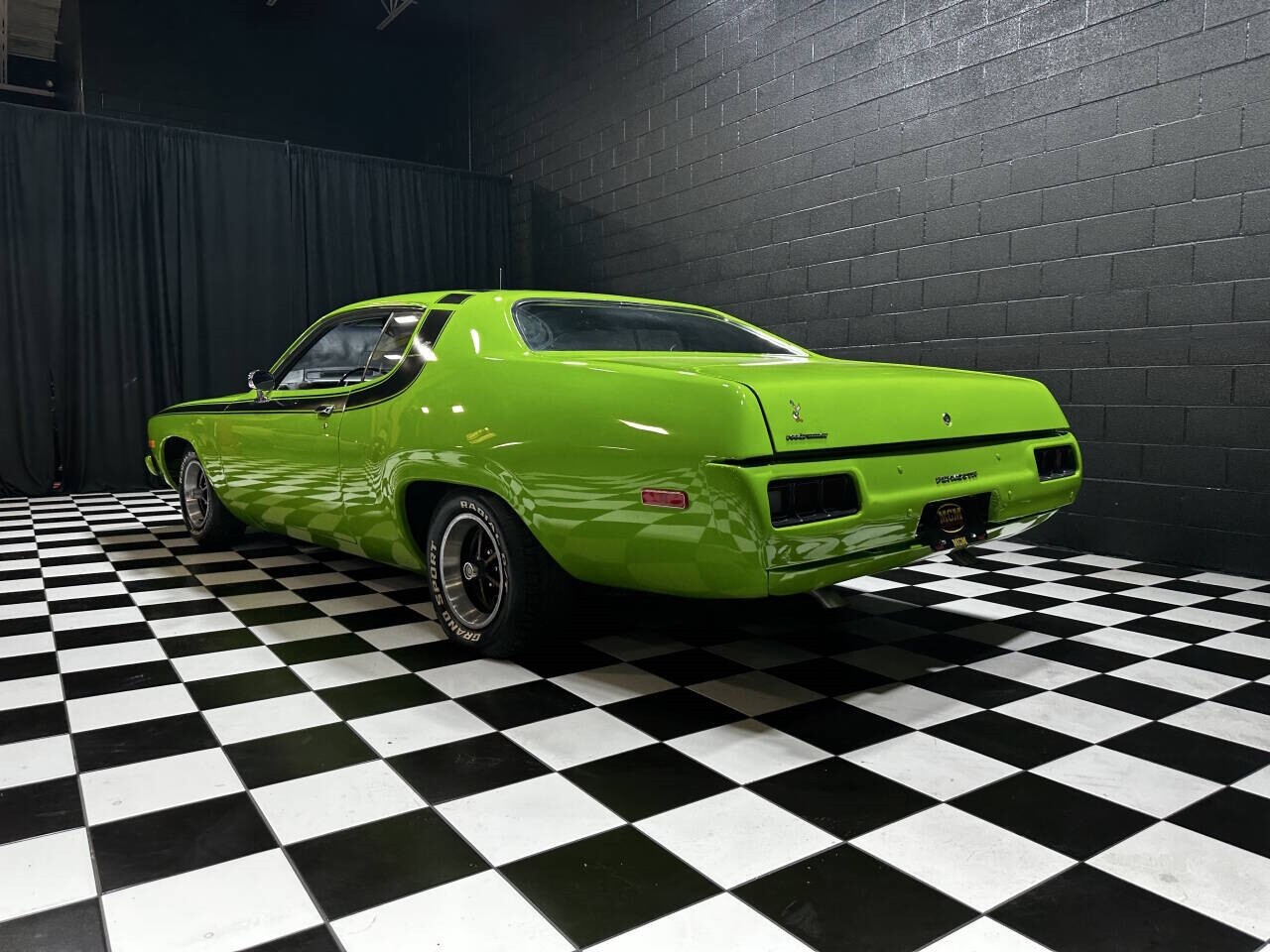Plymouth-Road-Runner-1973-Coupe-37