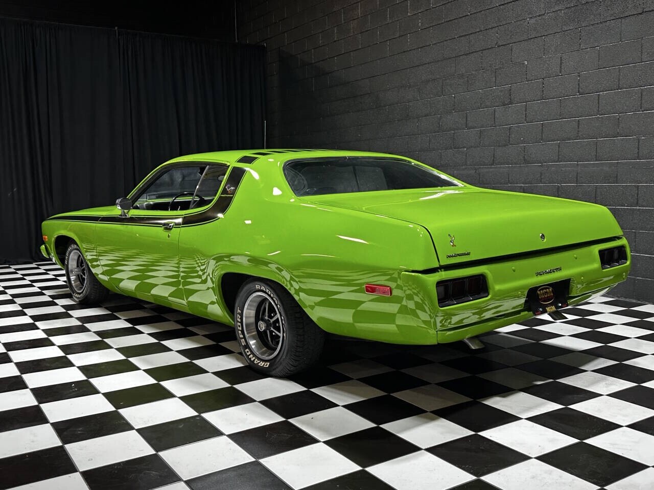 Plymouth-Road-Runner-1973-Coupe-39