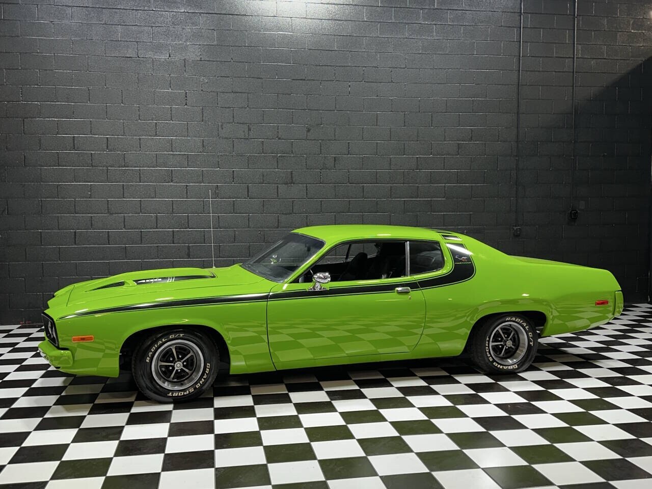 Plymouth-Road-Runner-1973-Coupe-4