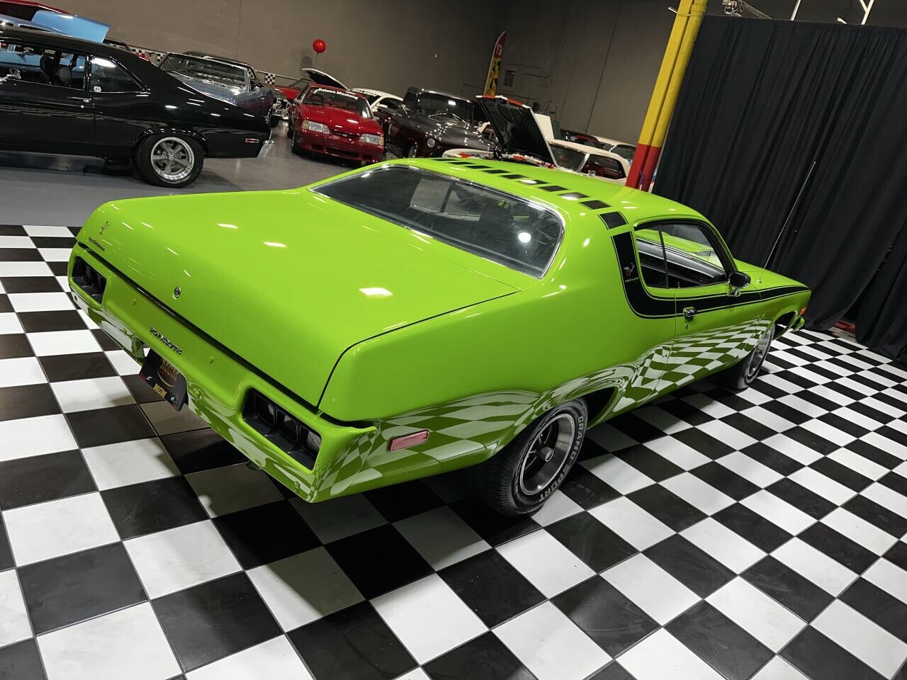 Plymouth-Road-Runner-1973-Coupe-7