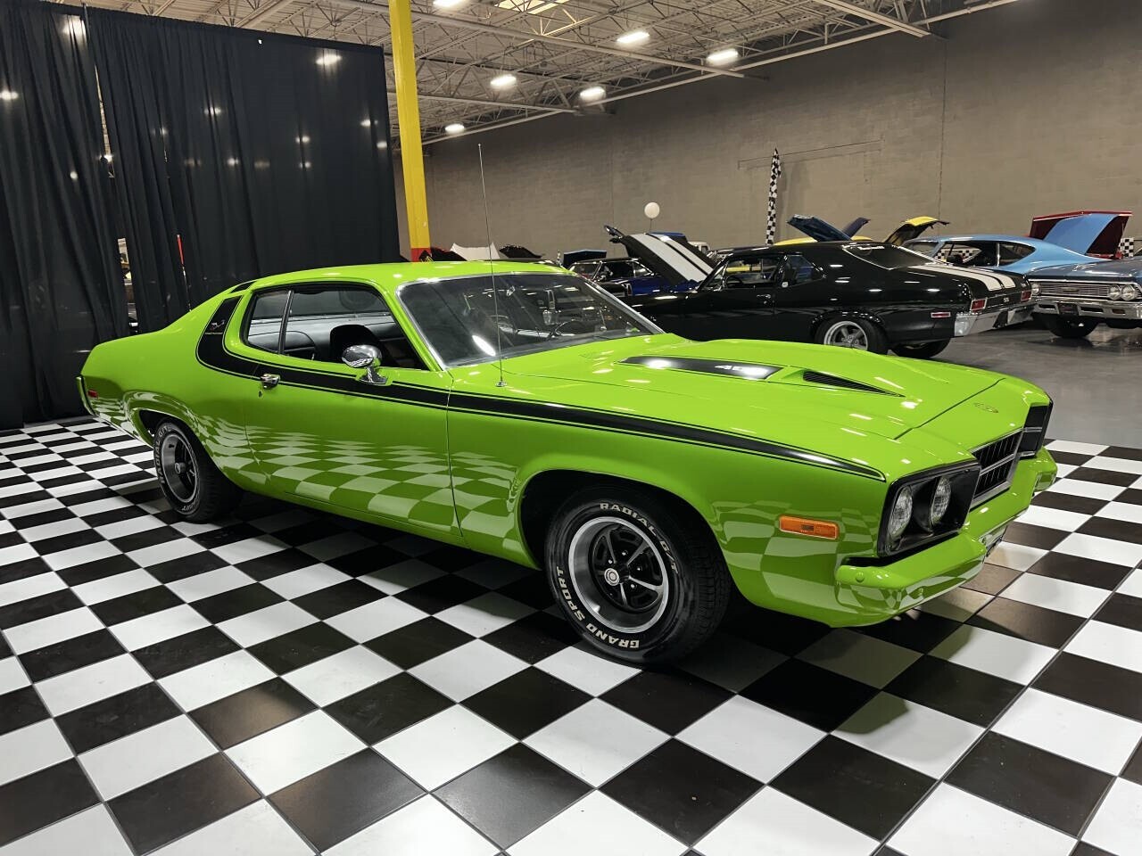 Plymouth-Road-Runner-1973-Coupe-8