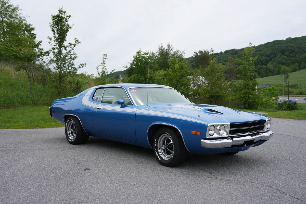 Plymouth-Road-Runner-1973-Fastback-10
